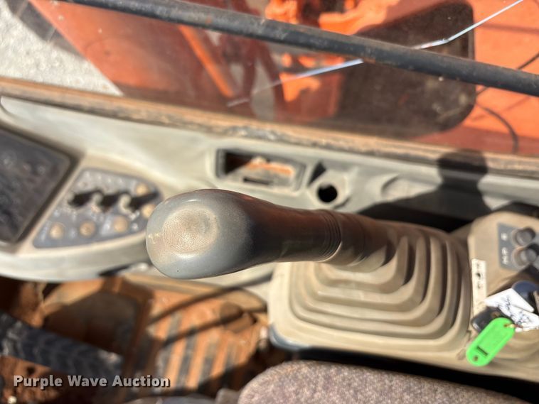 image for item EA7776 1999 Hitachi EX200LC-5 excavator