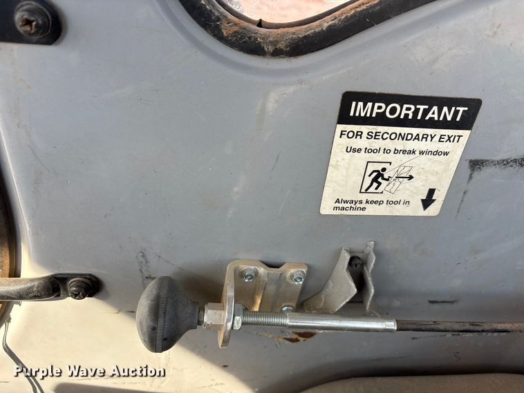 image for item EA7776 1999 Hitachi EX200LC-5 excavator