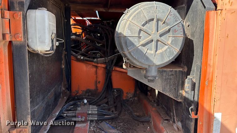 image for item EA7776 1999 Hitachi EX200LC-5 excavator