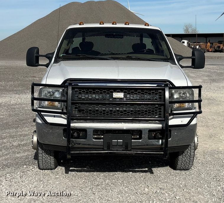 image for item EA7777 2006 Ford F350 Super Duty Ext. Cab flatbed pickup truck