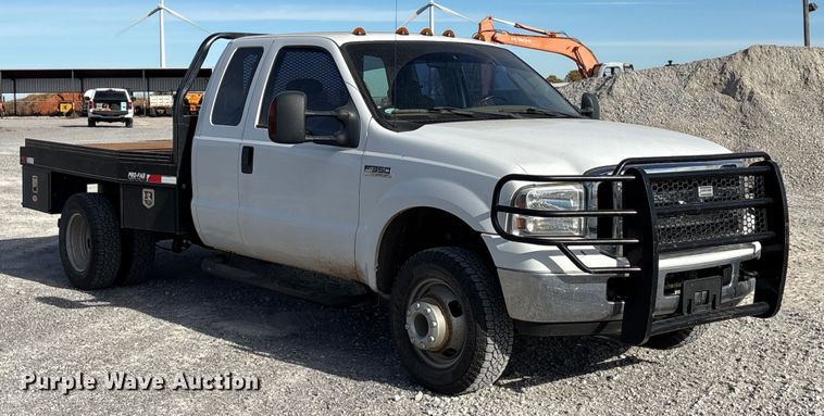 image for item EA7777 2006 Ford F350 Super Duty Ext. Cab flatbed pickup truck