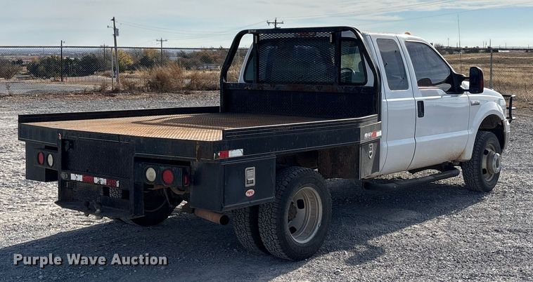image for item EA7777 2006 Ford F350 Super Duty Ext. Cab flatbed pickup truck