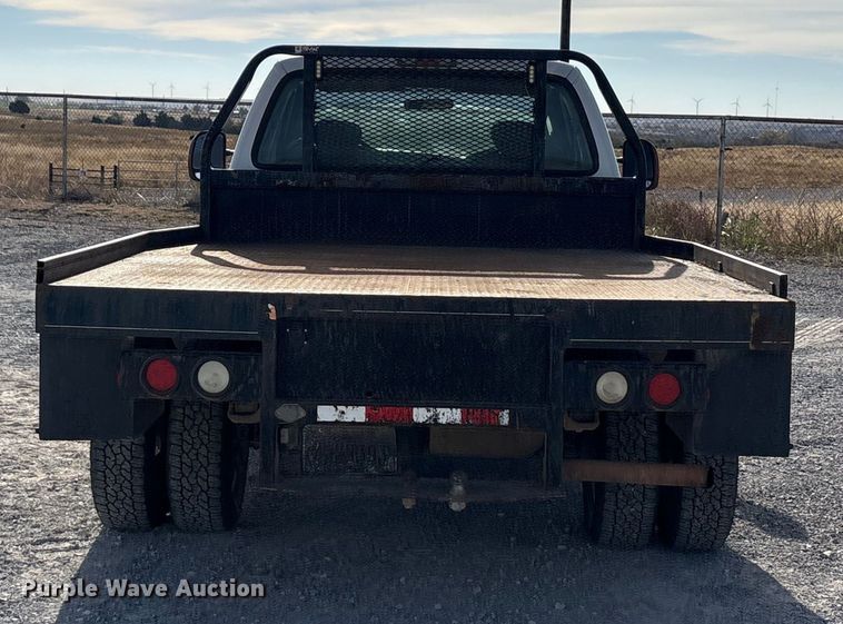 image for item EA7777 2006 Ford F350 Super Duty Ext. Cab flatbed pickup truck