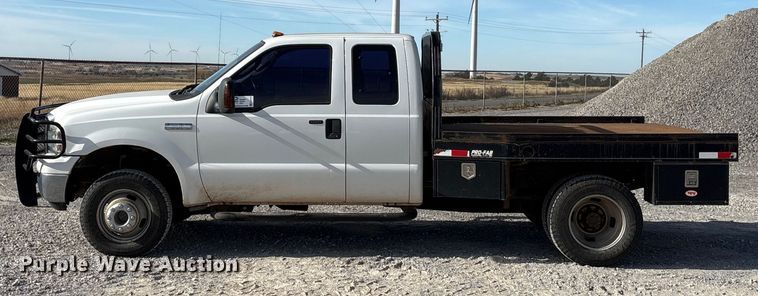 image for item EA7777 2006 Ford F350 Super Duty Ext. Cab flatbed pickup truck