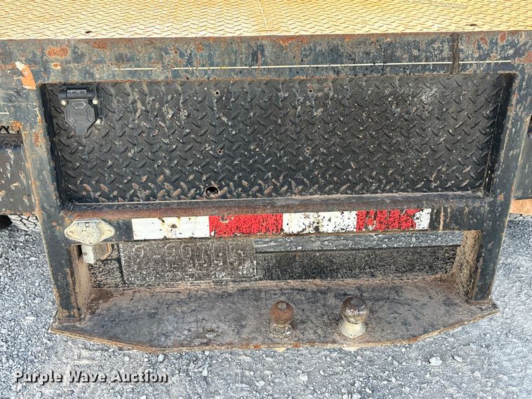 image for item EA7777 2006 Ford F350 Super Duty Ext. Cab flatbed pickup truck