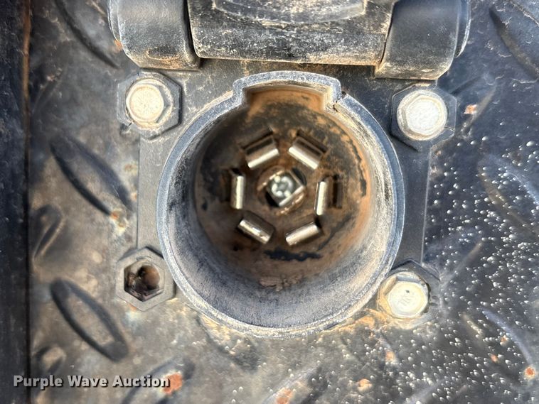 image for item EA7777 2006 Ford F350 Super Duty Ext. Cab flatbed pickup truck