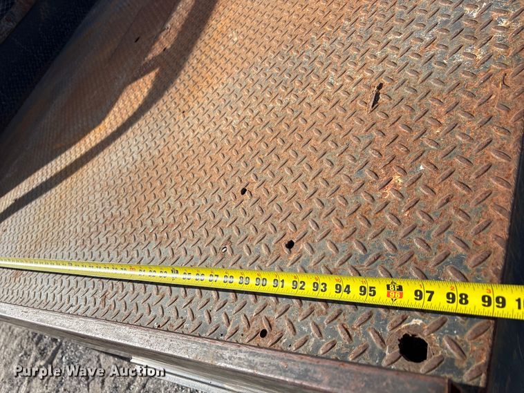 image for item EA7777 2006 Ford F350 Super Duty Ext. Cab flatbed pickup truck