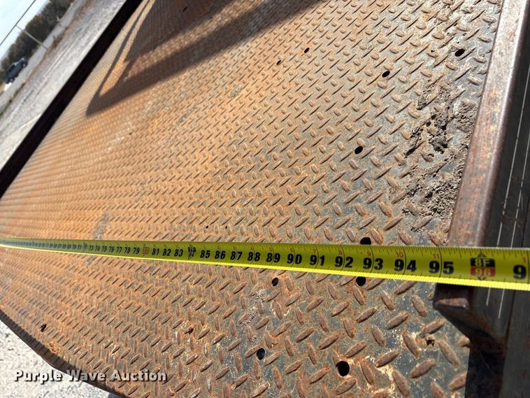 image for item EA7777 2006 Ford F350 Super Duty Ext. Cab flatbed pickup truck