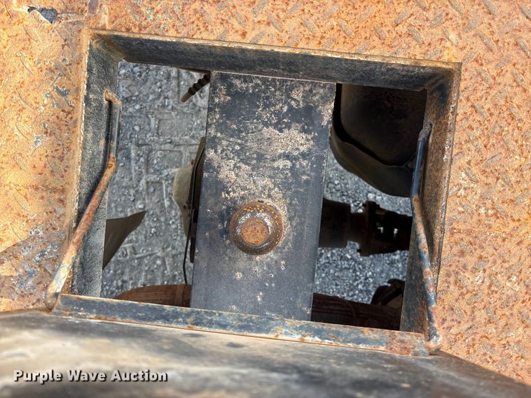 image for item EA7777 2006 Ford F350 Super Duty Ext. Cab flatbed pickup truck