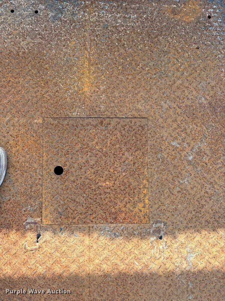 image for item EA7777 2006 Ford F350 Super Duty Ext. Cab flatbed pickup truck