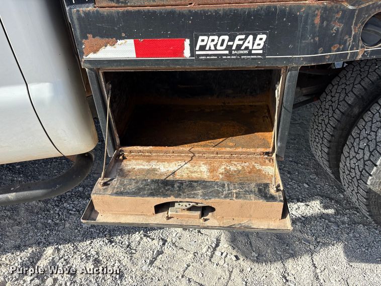 image for item EA7777 2006 Ford F350 Super Duty Ext. Cab flatbed pickup truck