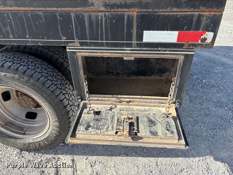 image for item EA7777 2006 Ford F350 Super Duty Ext. Cab flatbed pickup truck