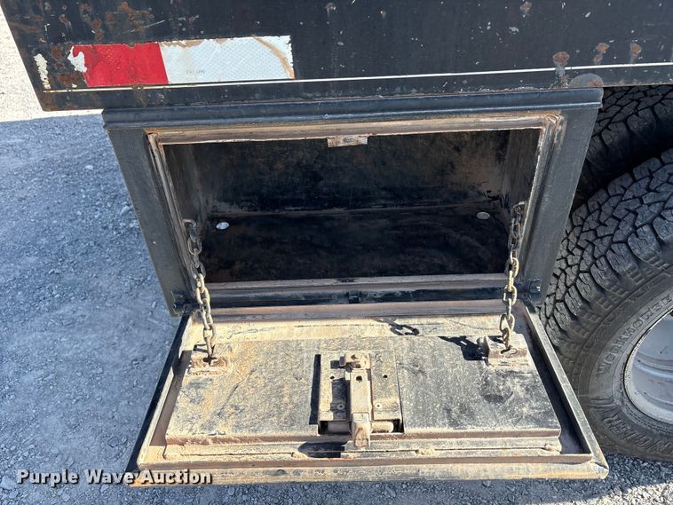 image for item EA7777 2006 Ford F350 Super Duty Ext. Cab flatbed pickup truck