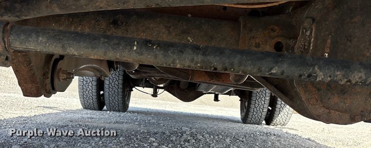 image for item EA7777 2006 Ford F350 Super Duty Ext. Cab flatbed pickup truck