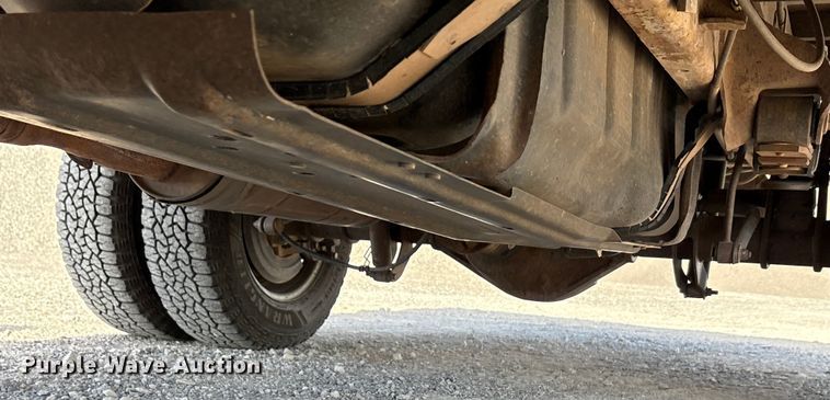 image for item EA7777 2006 Ford F350 Super Duty Ext. Cab flatbed pickup truck