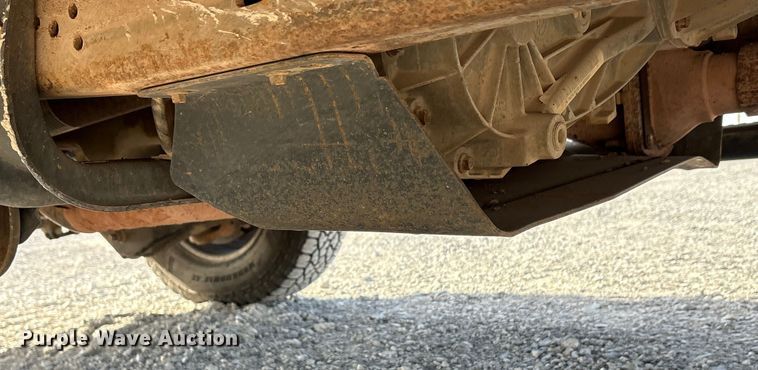 image for item EA7777 2006 Ford F350 Super Duty Ext. Cab flatbed pickup truck