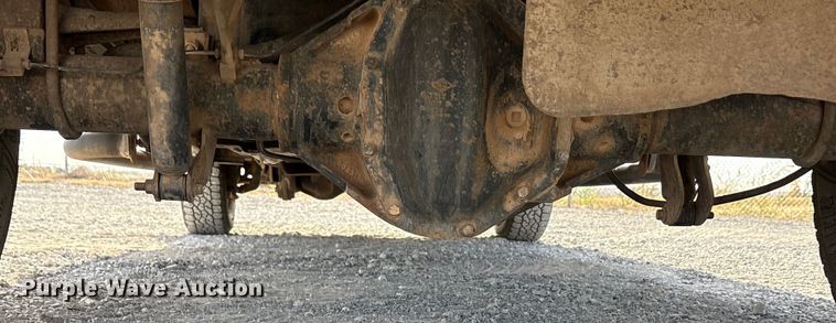 image for item EA7777 2006 Ford F350 Super Duty Ext. Cab flatbed pickup truck