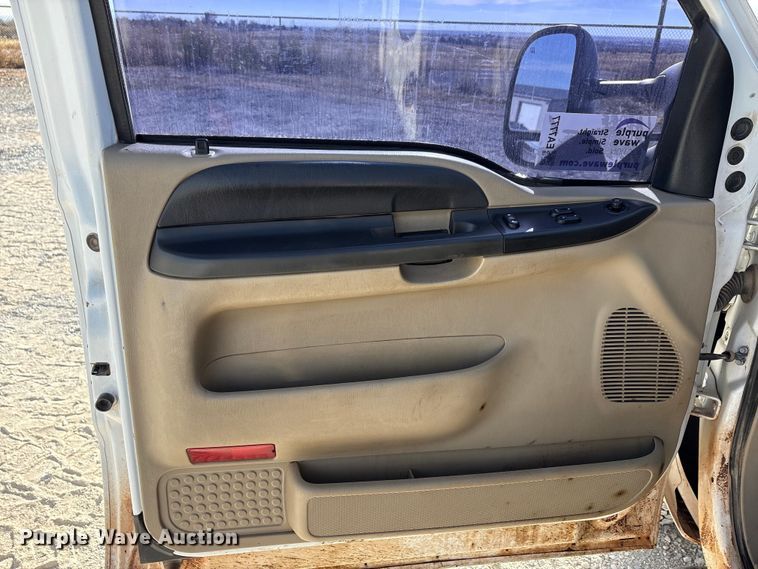 image for item EA7777 2006 Ford F350 Super Duty Ext. Cab flatbed pickup truck