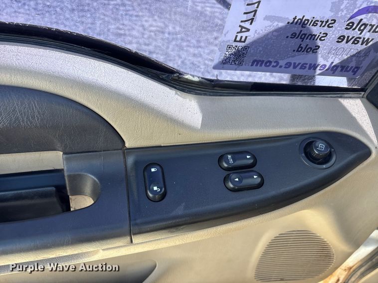 image for item EA7777 2006 Ford F350 Super Duty Ext. Cab flatbed pickup truck