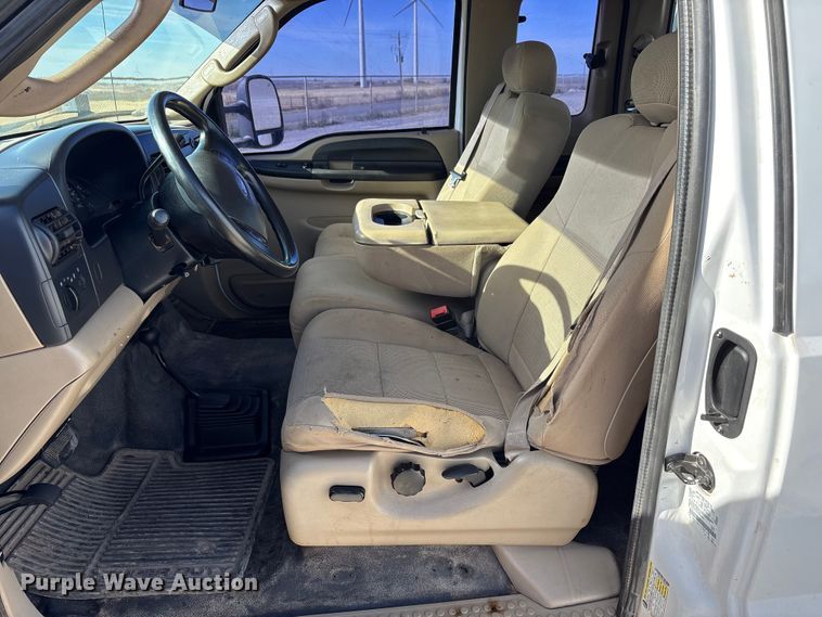 image for item EA7777 2006 Ford F350 Super Duty Ext. Cab flatbed pickup truck