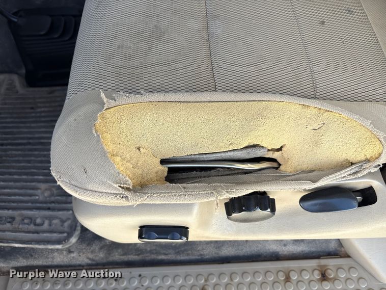 image for item EA7777 2006 Ford F350 Super Duty Ext. Cab flatbed pickup truck