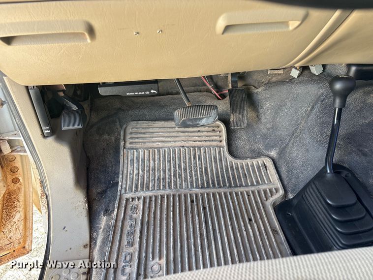 image for item EA7777 2006 Ford F350 Super Duty Ext. Cab flatbed pickup truck