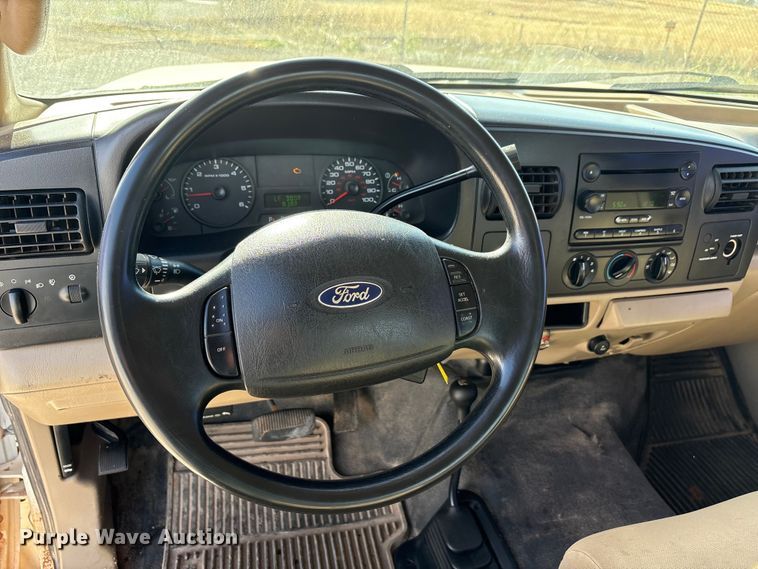 image for item EA7777 2006 Ford F350 Super Duty Ext. Cab flatbed pickup truck