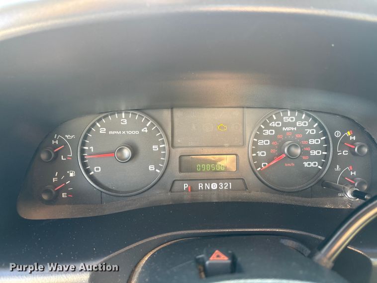 image for item EA7777 2006 Ford F350 Super Duty Ext. Cab flatbed pickup truck