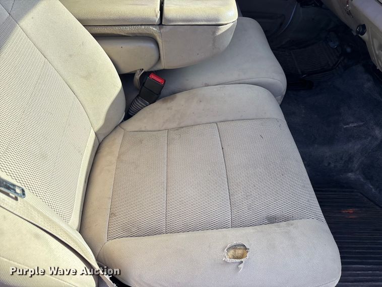 image for item EA7777 2006 Ford F350 Super Duty Ext. Cab flatbed pickup truck