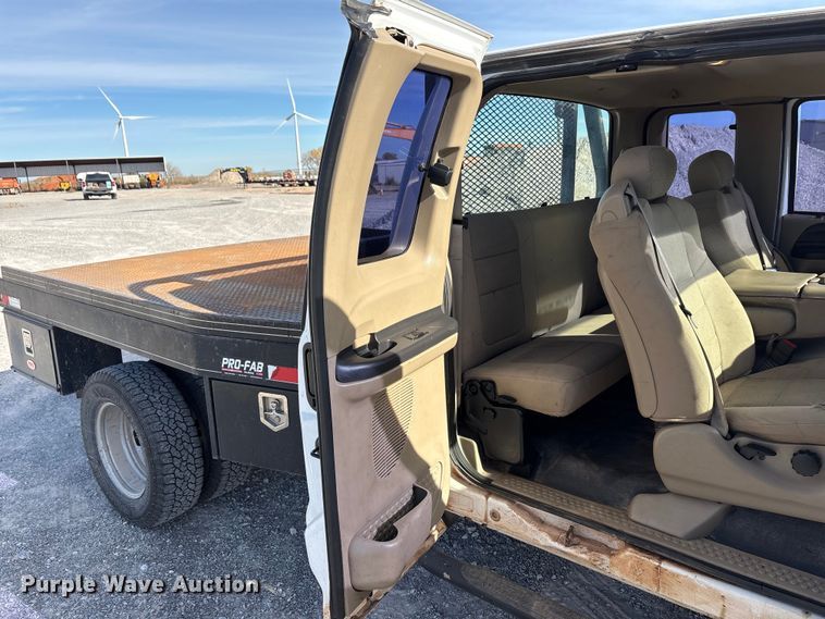 image for item EA7777 2006 Ford F350 Super Duty Ext. Cab flatbed pickup truck