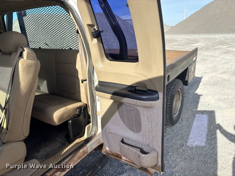 image for item EA7777 2006 Ford F350 Super Duty Ext. Cab flatbed pickup truck