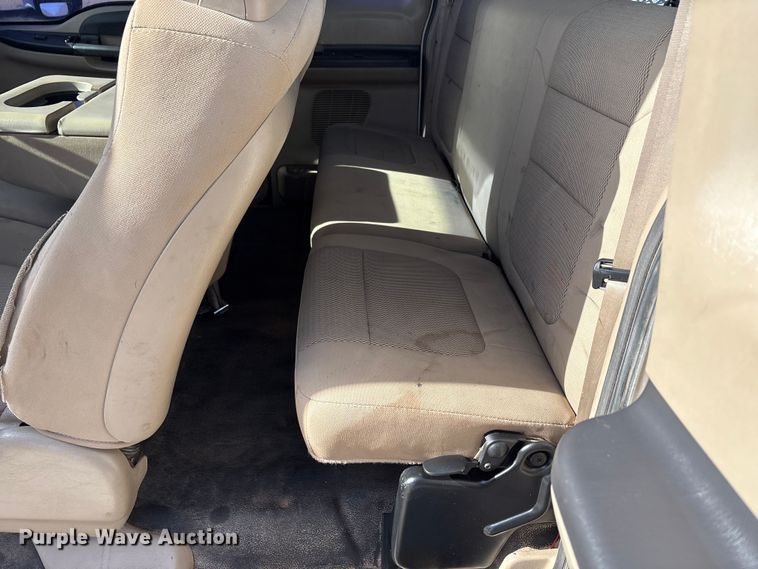 image for item EA7777 2006 Ford F350 Super Duty Ext. Cab flatbed pickup truck