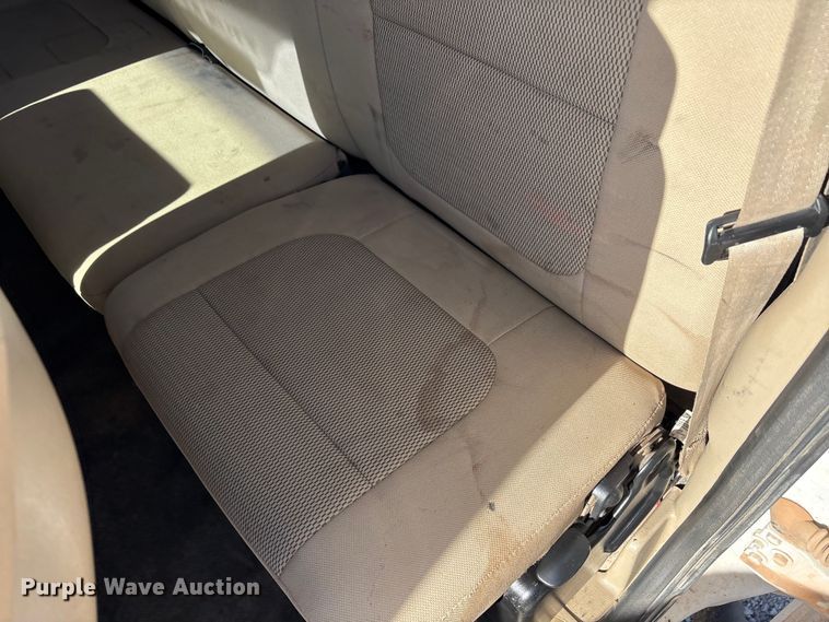 image for item EA7777 2006 Ford F350 Super Duty Ext. Cab flatbed pickup truck