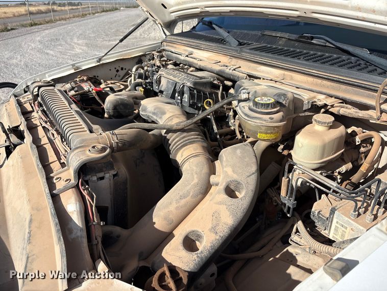 image for item EA7777 2006 Ford F350 Super Duty Ext. Cab flatbed pickup truck