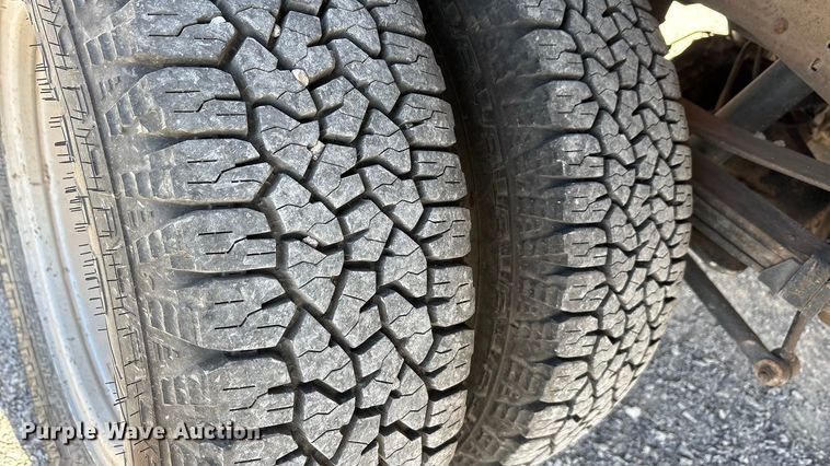 image for item EA7777 2006 Ford F350 Super Duty Ext. Cab flatbed pickup truck