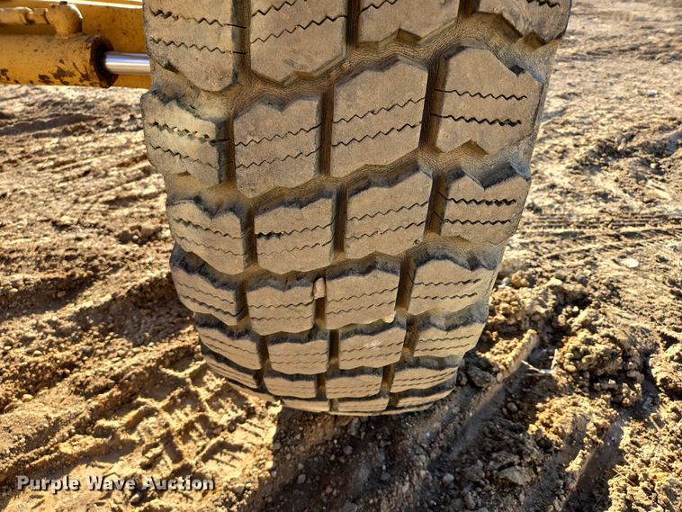 image for item EB1120 1996 Caterpillar 140H motor grader