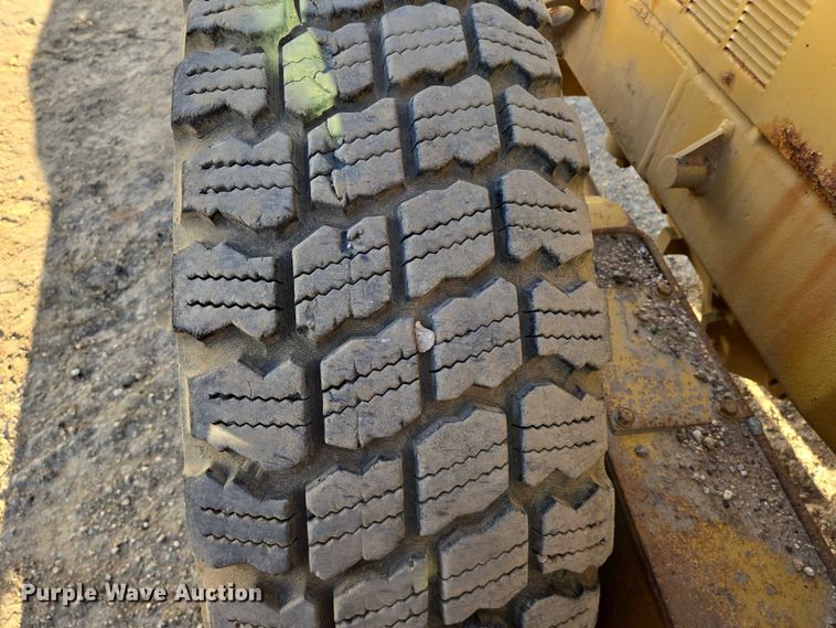 image for item EB1120 1996 Caterpillar 140H motor grader