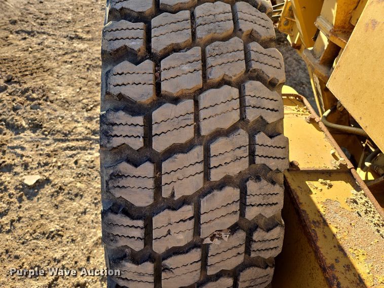 image for item EB1120 1996 Caterpillar 140H motor grader