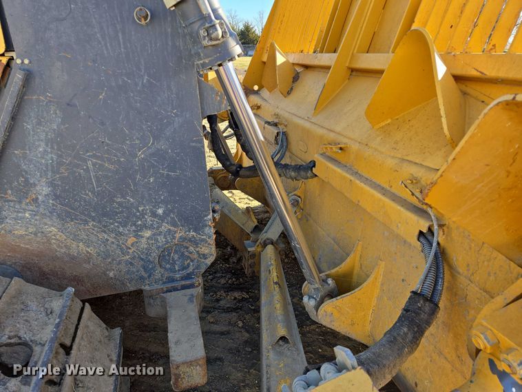 image for item EB1124 2014 John Deere 950J dozer