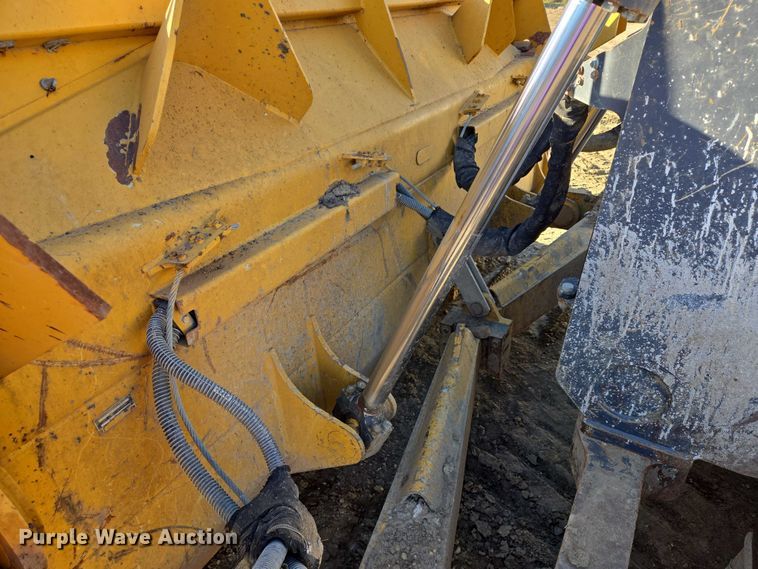 image for item EB1124 2014 John Deere 950J dozer