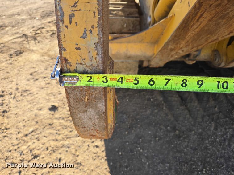 image for item EB1124 2014 John Deere 950J dozer