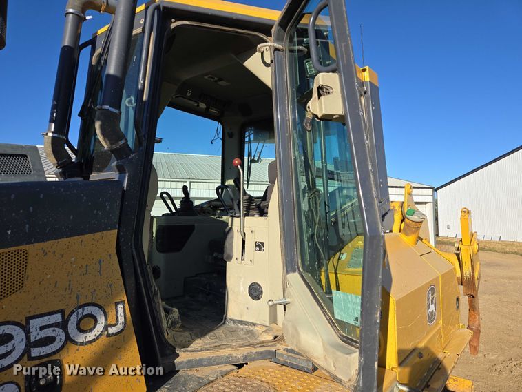 image for item EB1124 2014 John Deere 950J dozer
