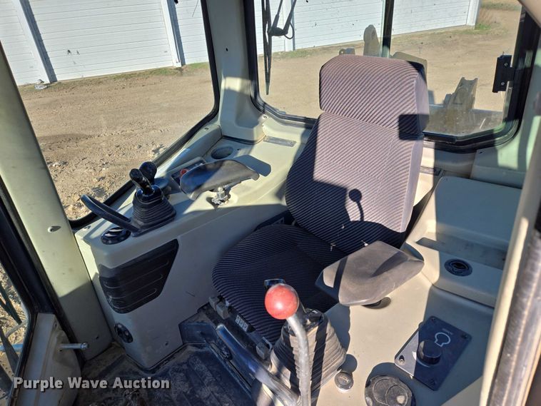 image for item EB1124 2014 John Deere 950J dozer