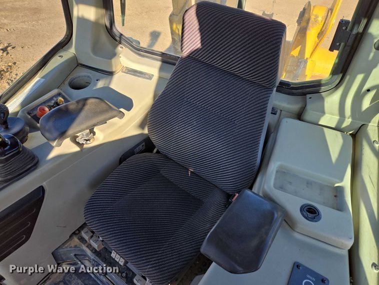 image for item EB1124 2014 John Deere 950J dozer