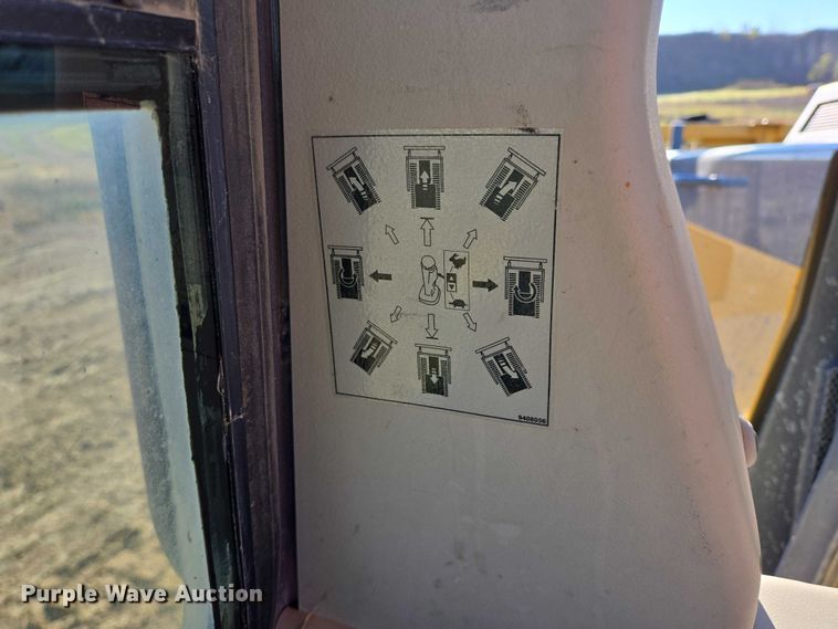 image for item EB1124 2014 John Deere 950J dozer