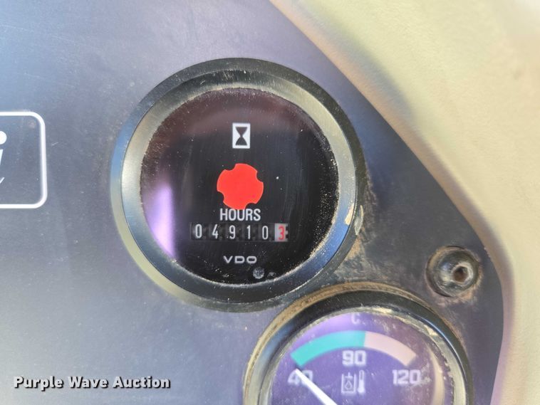 image for item EB1124 2014 John Deere 950J dozer