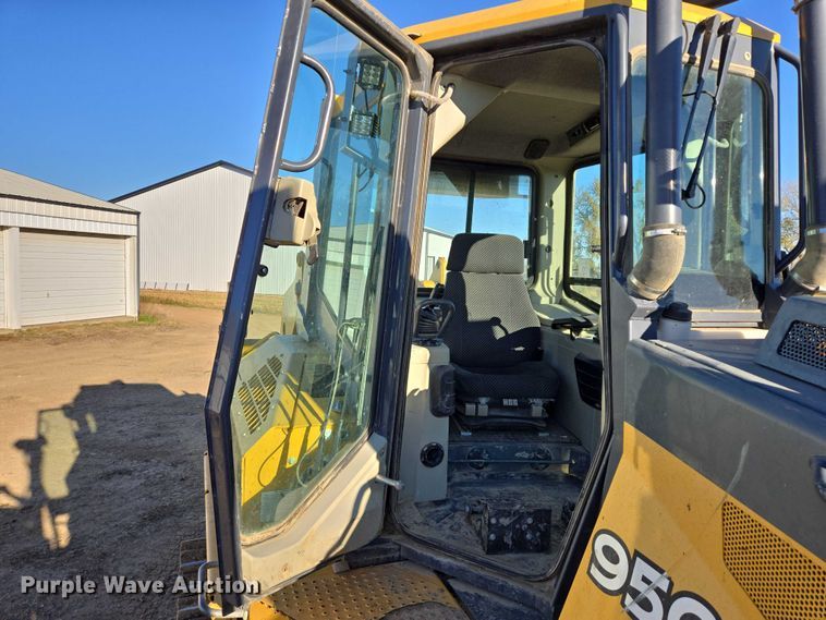 image for item EB1124 2014 John Deere 950J dozer