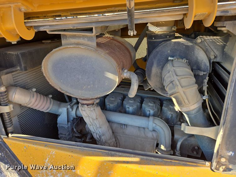 image for item EB1124 2014 John Deere 950J dozer