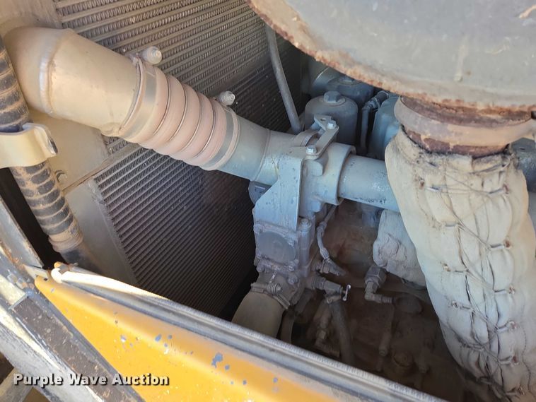 image for item EB1124 2014 John Deere 950J dozer