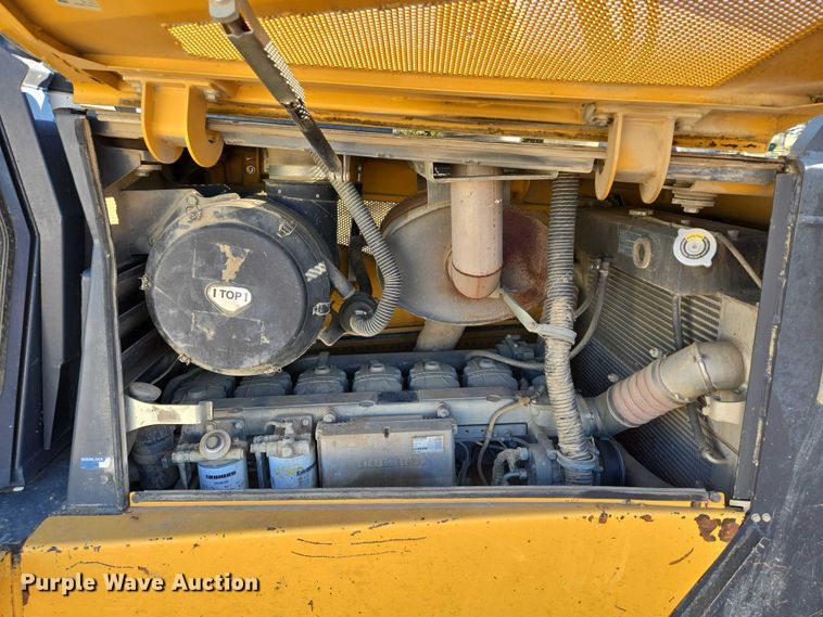 image for item EB1124 2014 John Deere 950J dozer